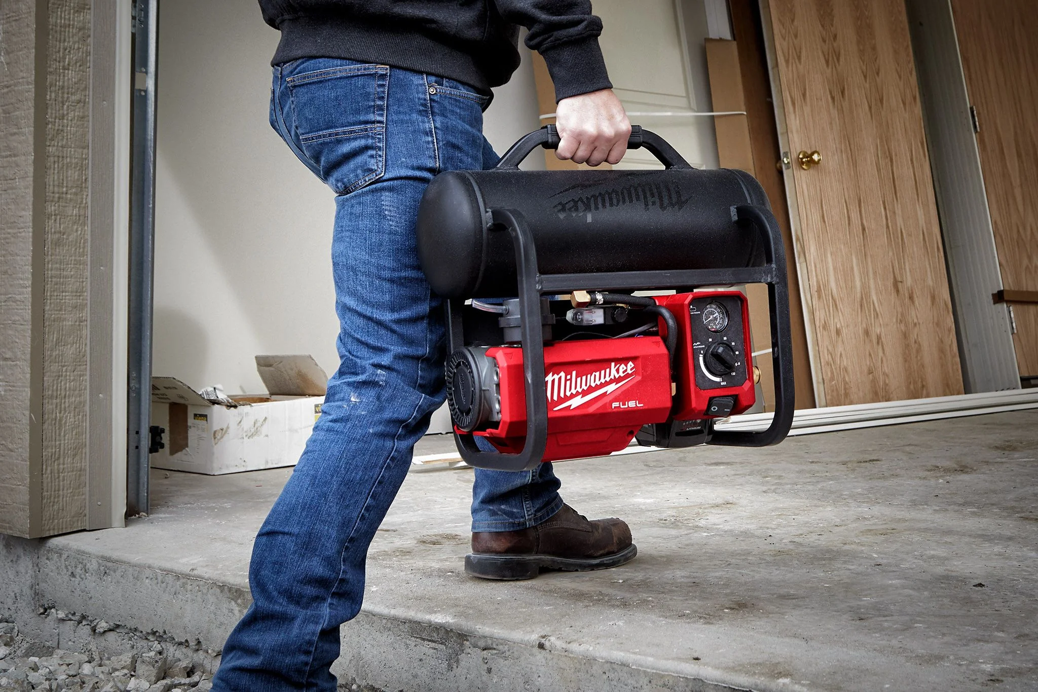 Milwaukee 2840-20, M18 FUEL 2 Gallon Compact Quiet Cordless Compressor - Image 3