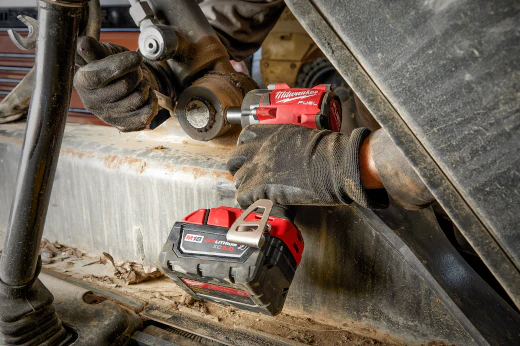 Milwaukee 2854-22R, M18 FUEL 3/8" Compact Impact Wrench w/ Friction Ring Kit - Image 5