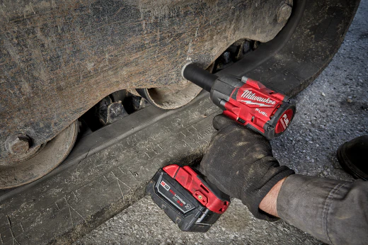 Milwaukee 2962-22R, M18 FUEL™ 1/2 " Mid-Torque Impact Wrench w/ Friction Ring Kit - Image 6