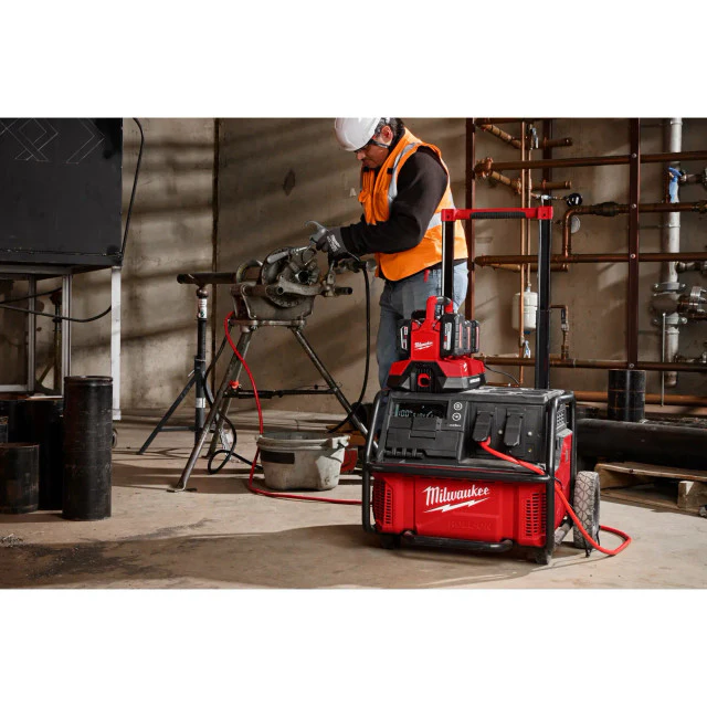 Milwaukee 3300R, ROLL-ON™ 7200W/3600W 2.5kWh Power Supply - Image 11