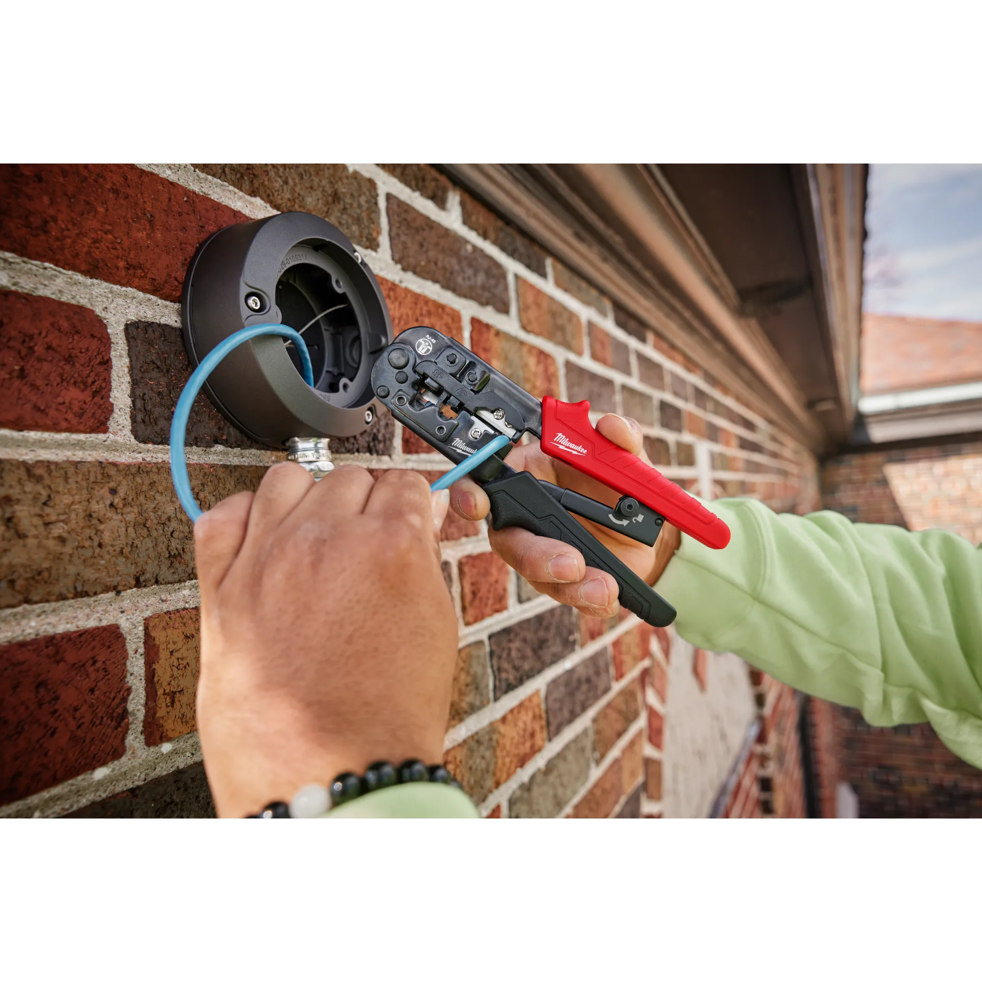 Milwaukee 48-22-3074, Ratcheting Pass-Through Crimper & Stripper - Image 6