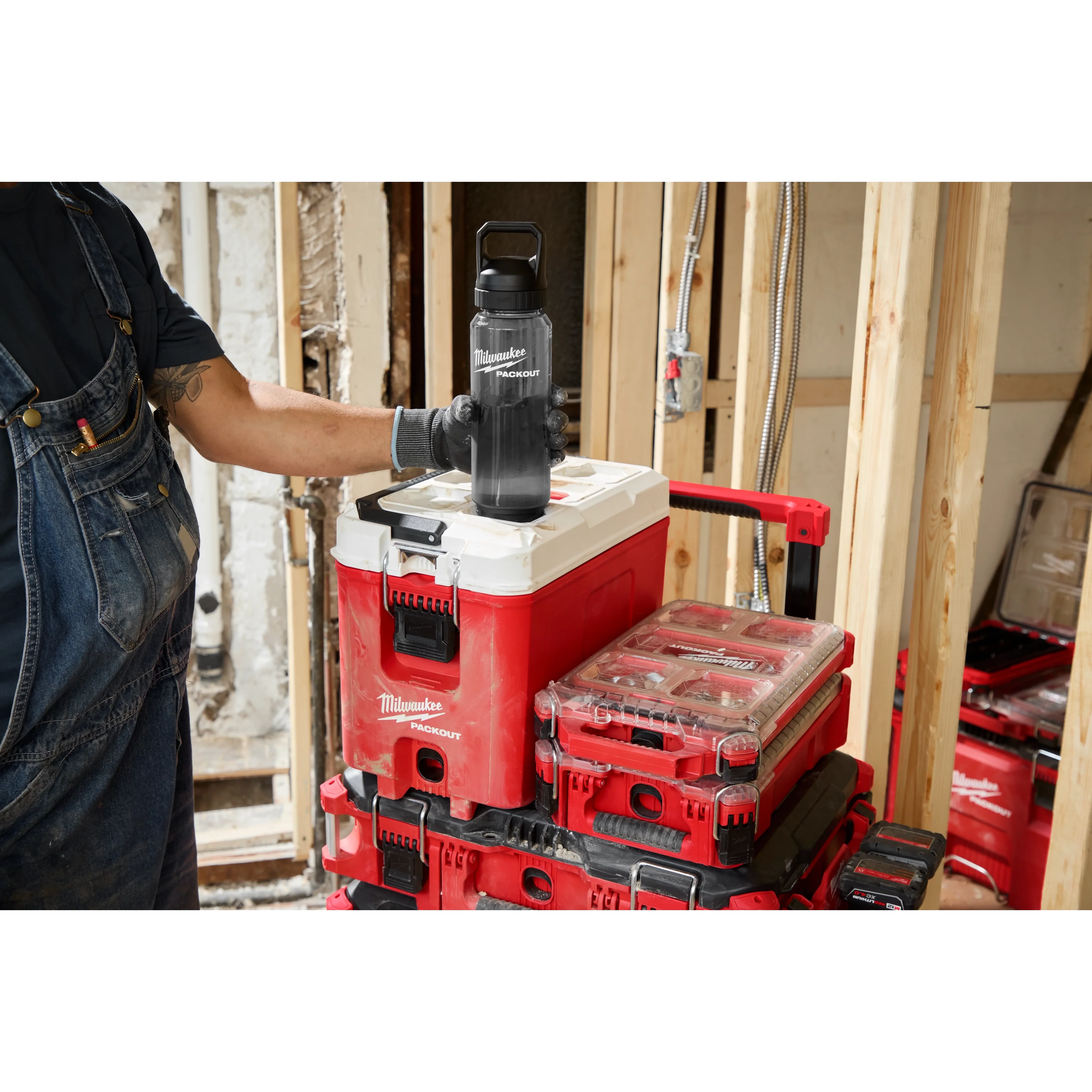 Milwaukee 48-22-8372B, PACKOUT™ 34oz Bottle with Chug Lid (Black) - Image 5