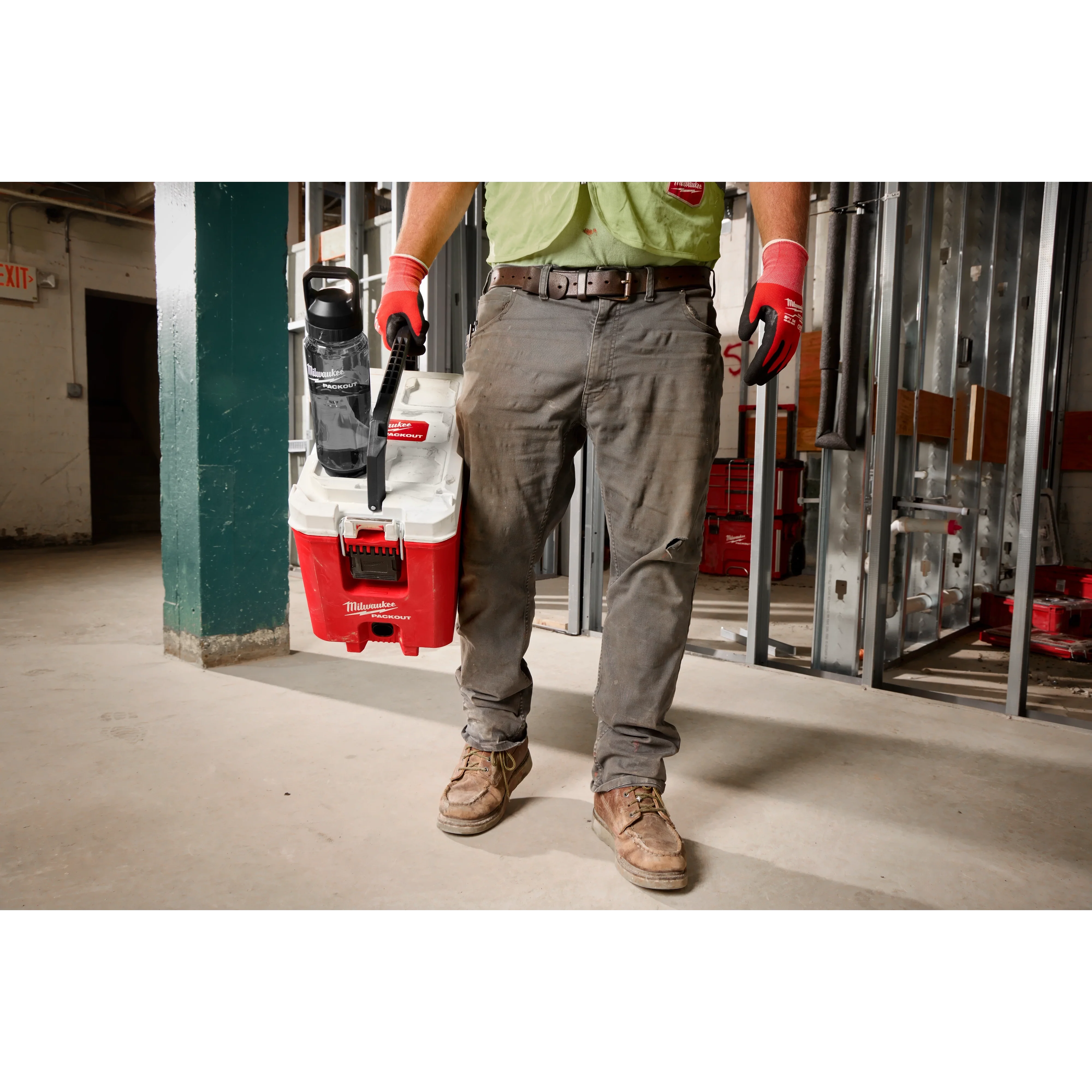 Milwaukee 48-22-8372B, PACKOUT™ 34oz Bottle with Chug Lid (Black) - Image 9