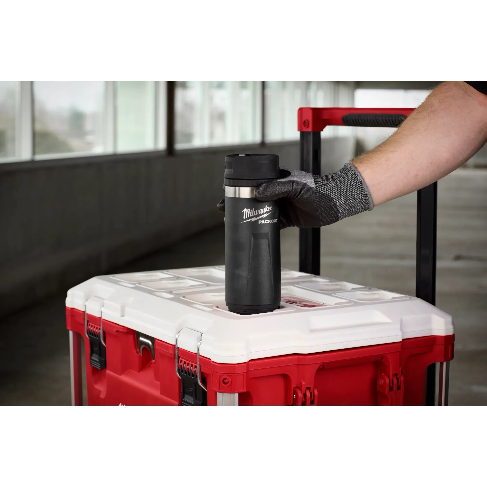 Milwaukee 48-22-8395B, PACKOUT™ 18oz Insulated Bottle with Sip Lid (Black) - Image 4