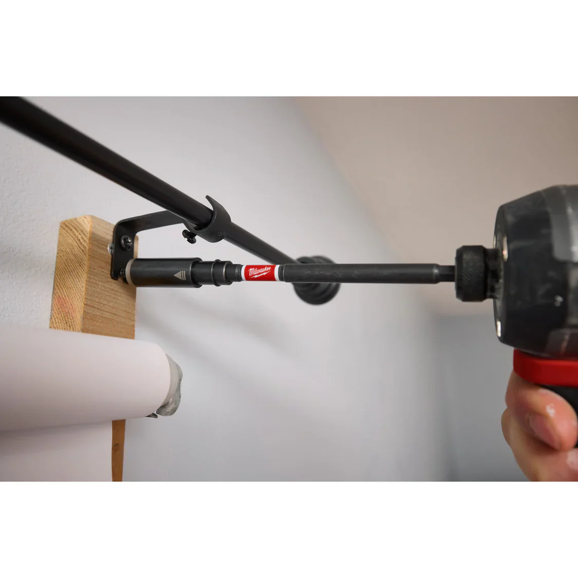 Milwaukee 48-32-7904, SHOCKWAVE™ Impact Duty Screw-Holding Bit Holder 6" - Image 4