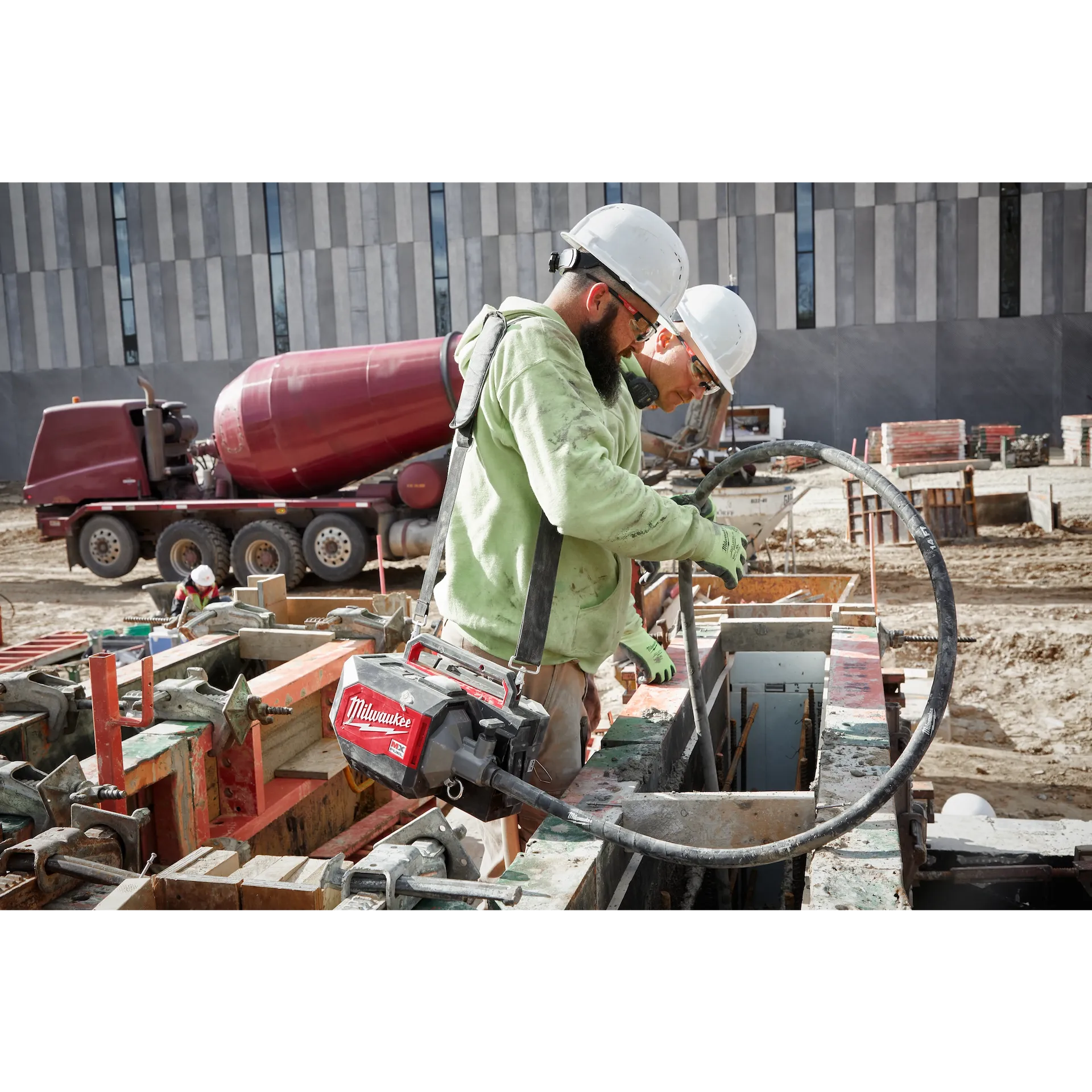 Milwaukee 48-37-5025, 2.5 in Concrete Vibrator Head - Image 4