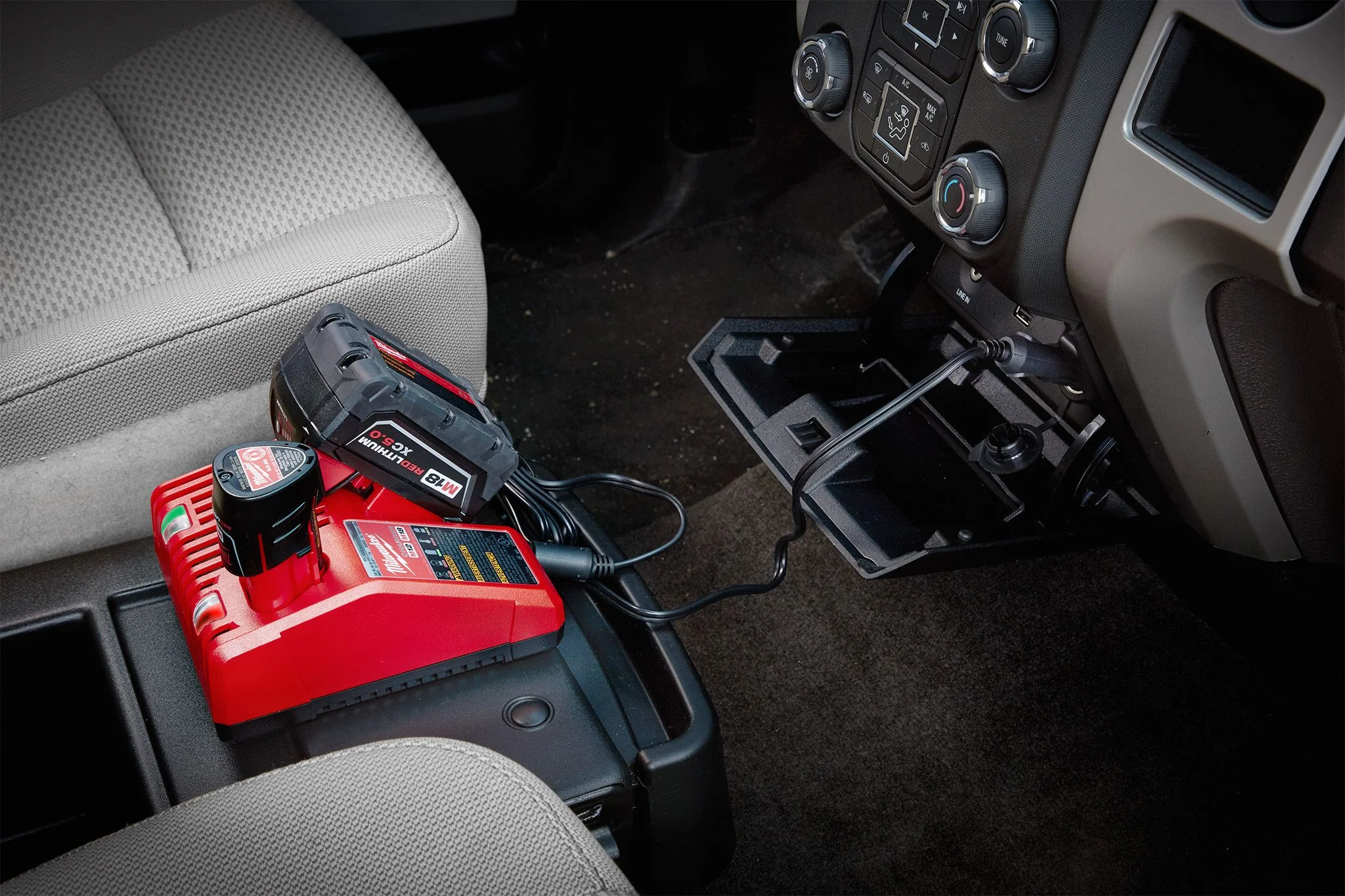 Milwaukee 48-59-1810, M18 & M12 Vehicle Charger - Image 2