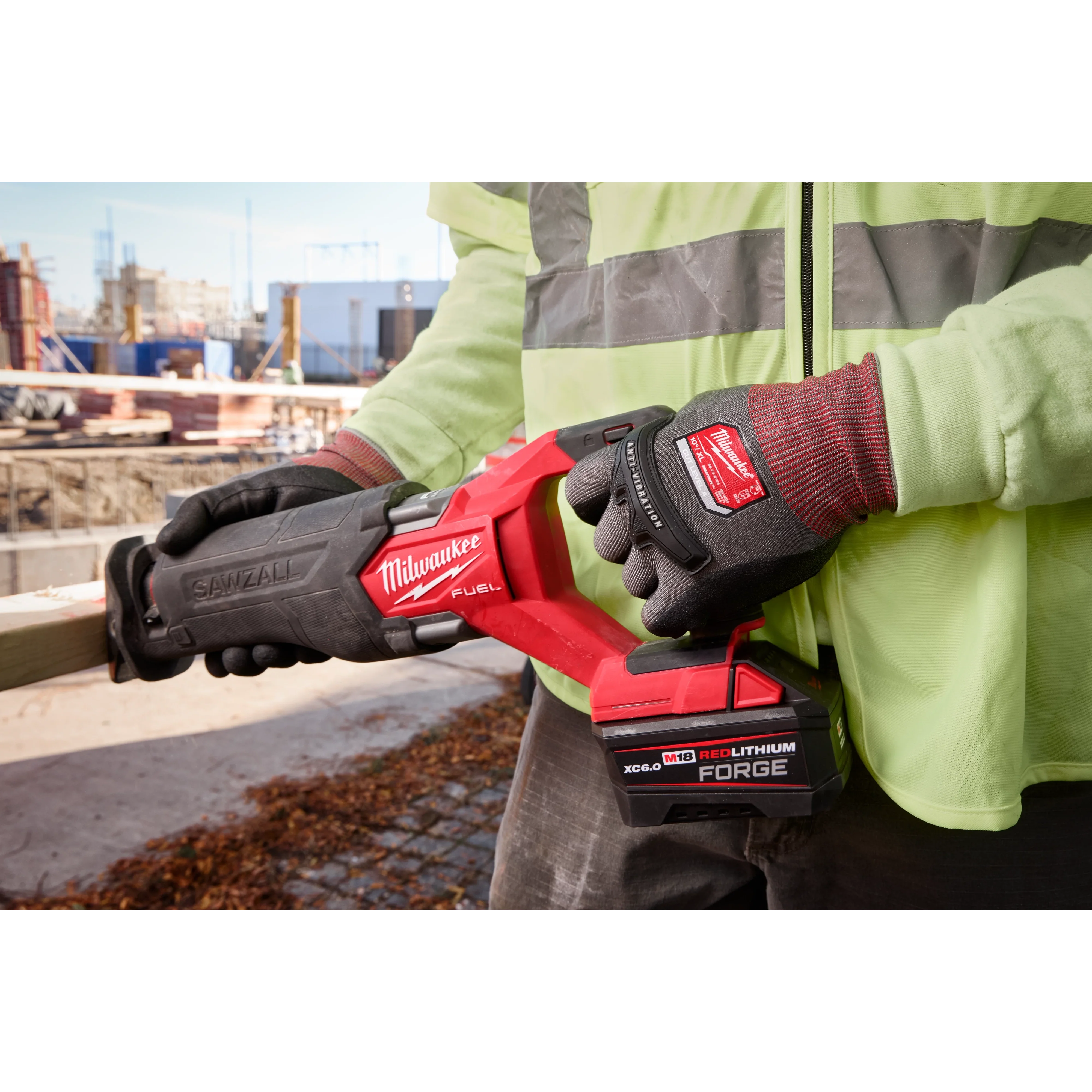Milwaukee Anti-Vibration Cut Level 4 High Dexterity Nitrile Dipped Gloves - Image 4