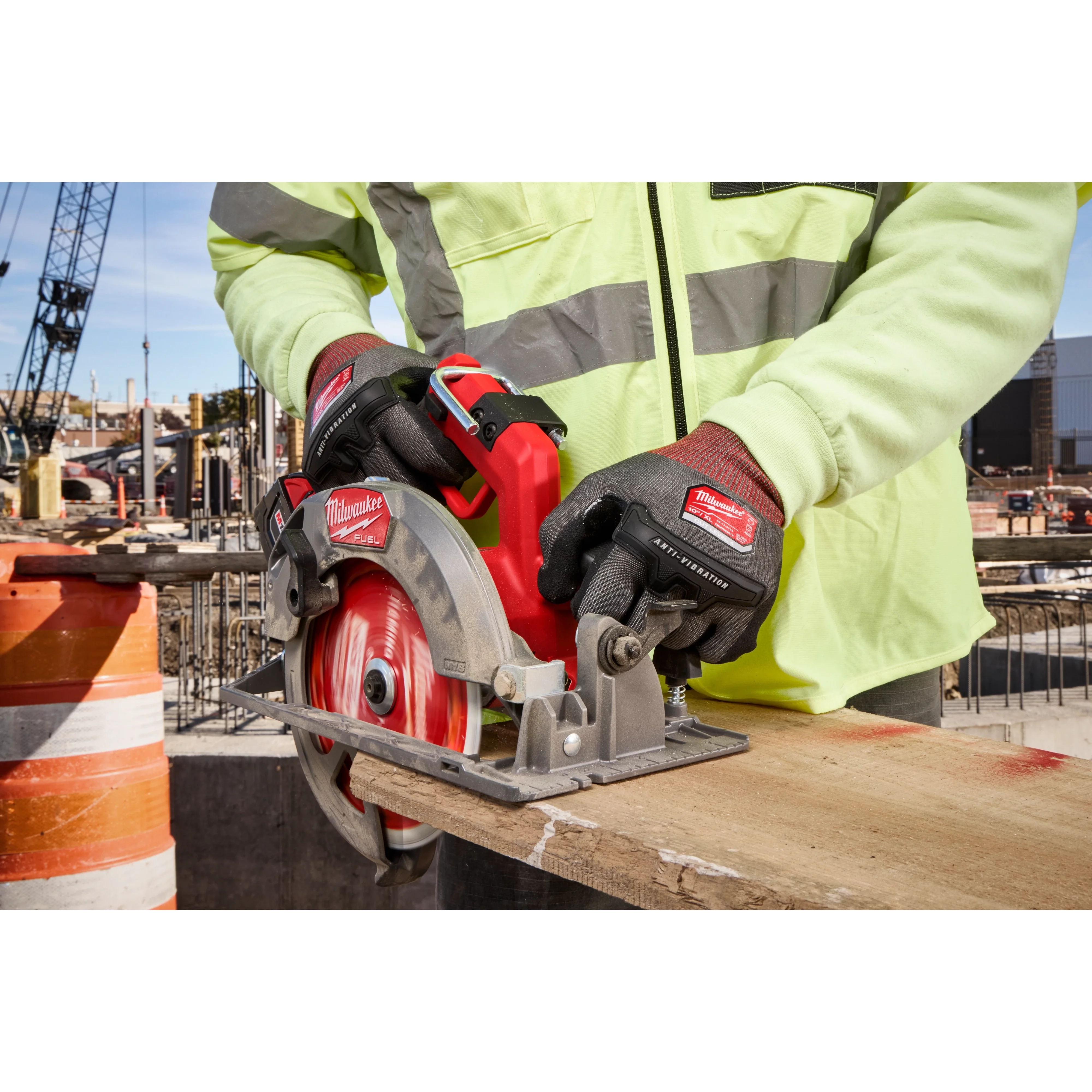 Milwaukee Anti-Vibration Cut Level 4 High Dexterity Nitrile Dipped Gloves - Image 5