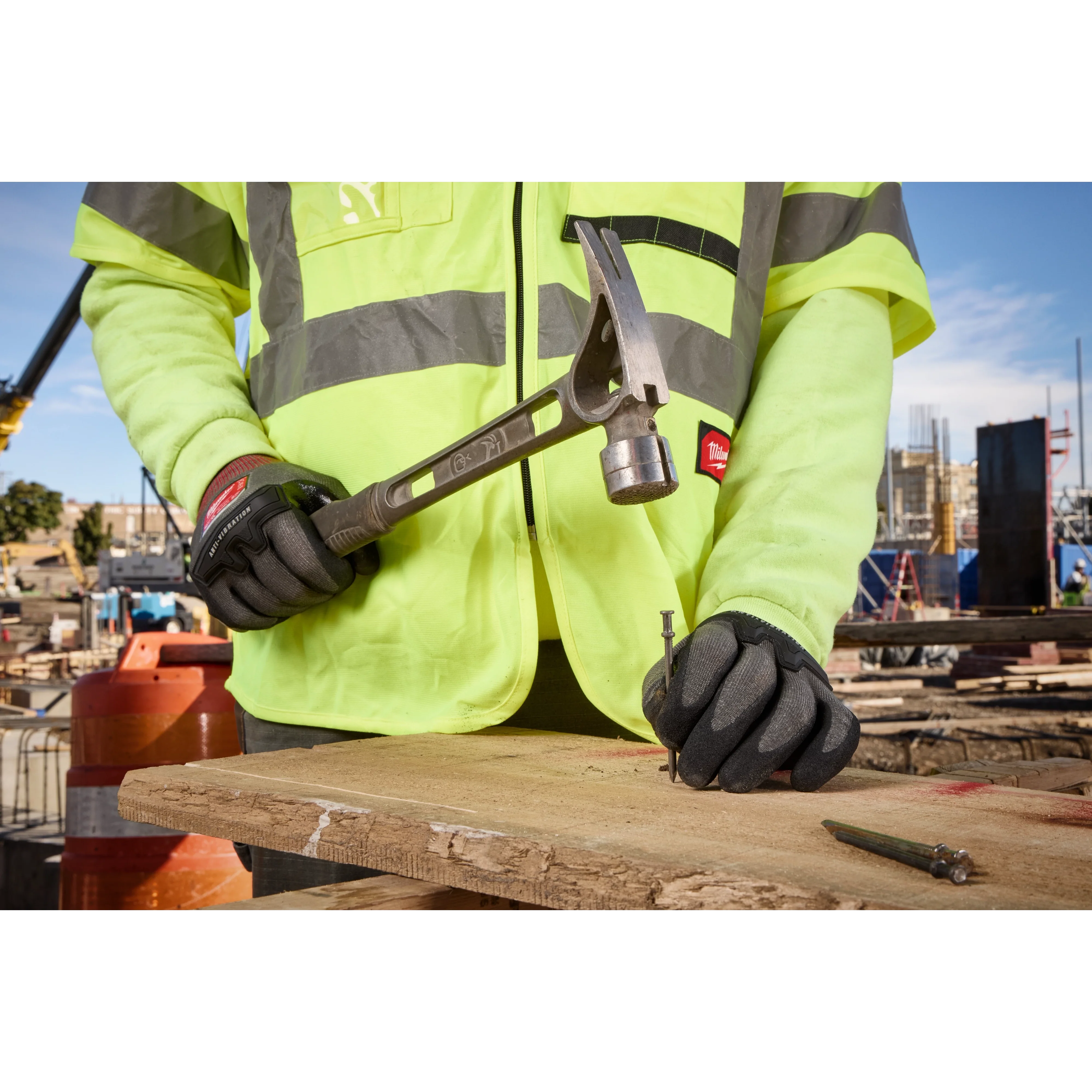 Milwaukee Anti-Vibration Cut Level 4 High Dexterity Nitrile Dipped Gloves - Image 6