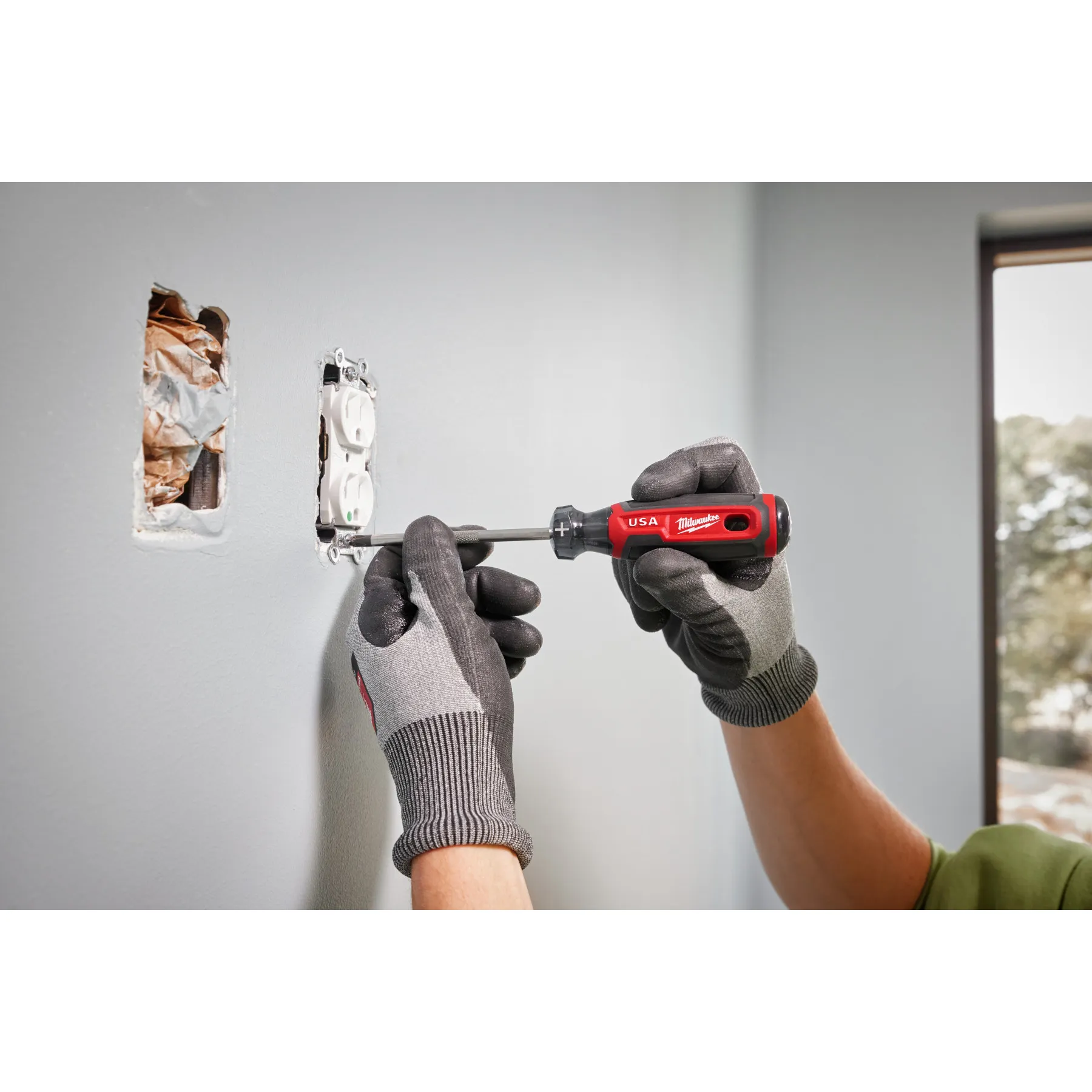 Milwaukee MT204, #2 Phillips 10" Cushion Grip Screwdriver (USA) - Image 5