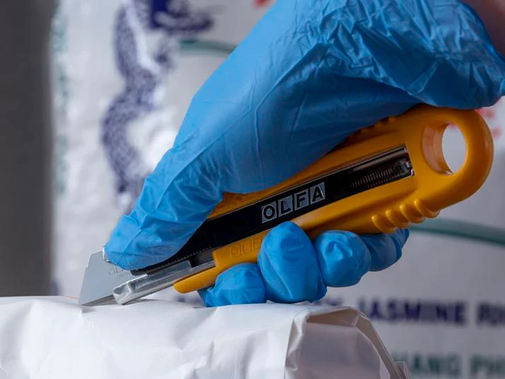 OLFA 1088215, Self-Retracting Safety Knife - Image 6
